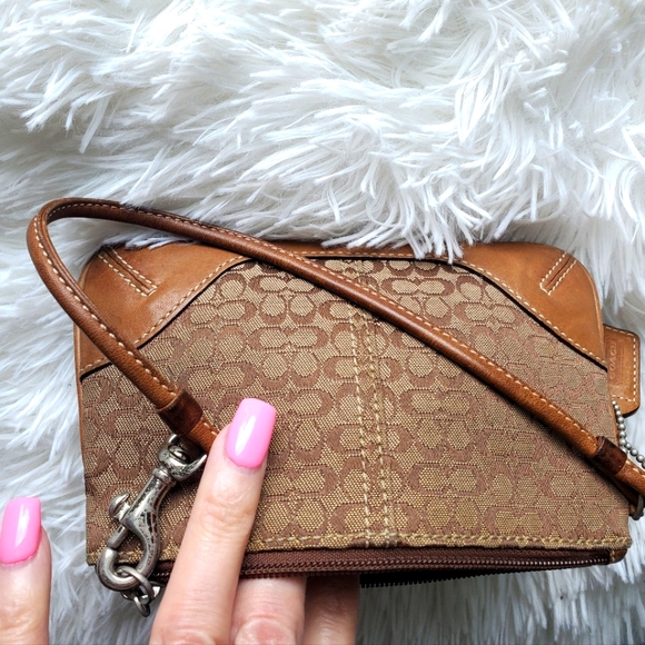 Coach wristlet - Picture 4 of 5